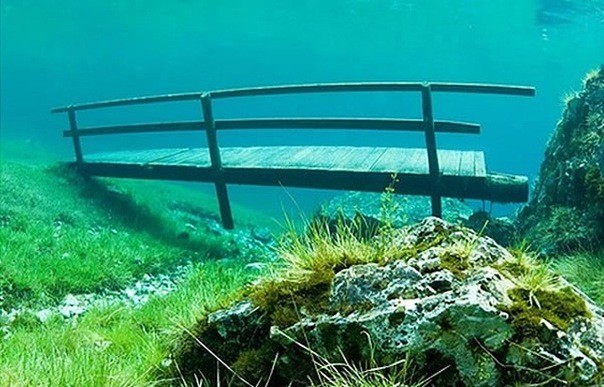Парк двух стихий -Зеленое озеро в Австрии