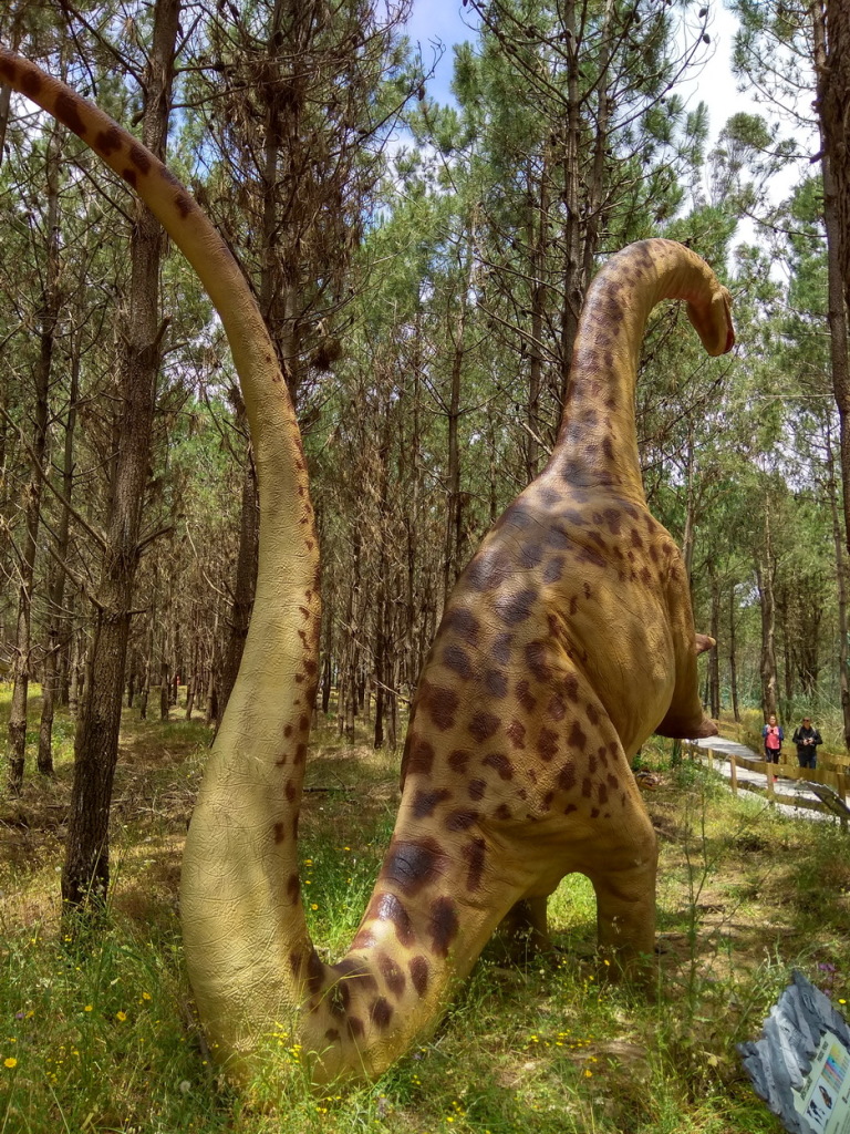 Парк динозавров в Португалии Dino Parque Lourinhã